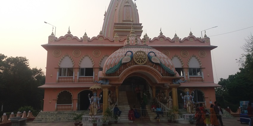 This temple is the place for devotees to immerse into, pray to the deities and meditate
