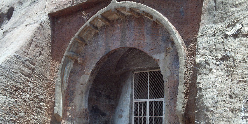 The Guntupalli Caves are located in the region of West Godavari district of Andhra.