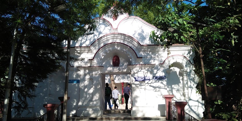 Umananda Temple featuring ornate architecture and lush greenery, inviting visitors.