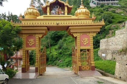 Entry gate of Jatoli Mandir with traditional design, ornate carvings, and a welcoming atmosphere.