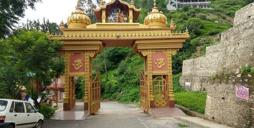 Entry gate of Jatoli Mandir with traditional design, ornate carvings, and a welcoming atmosphere.