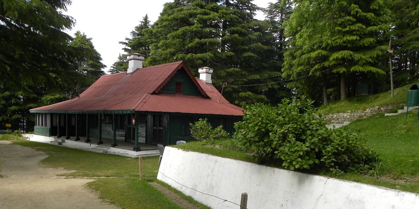 This wildlife sanctuary houses a diverse range of wildlife for travellers to witness