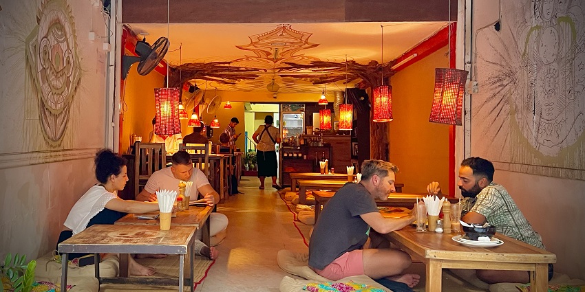 This restaurant provides excellent vegetarian Thai food for you to try during the new year in Bangkok.