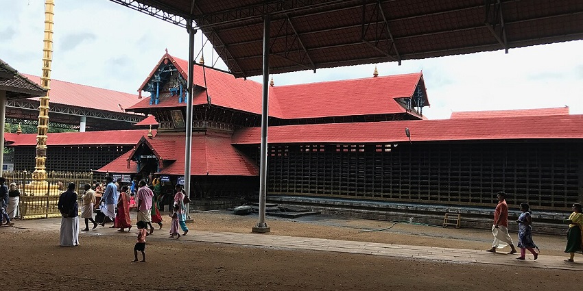 Ettumanoor Mahadeva Temple lets you witness the grandeur of the cultural performances.