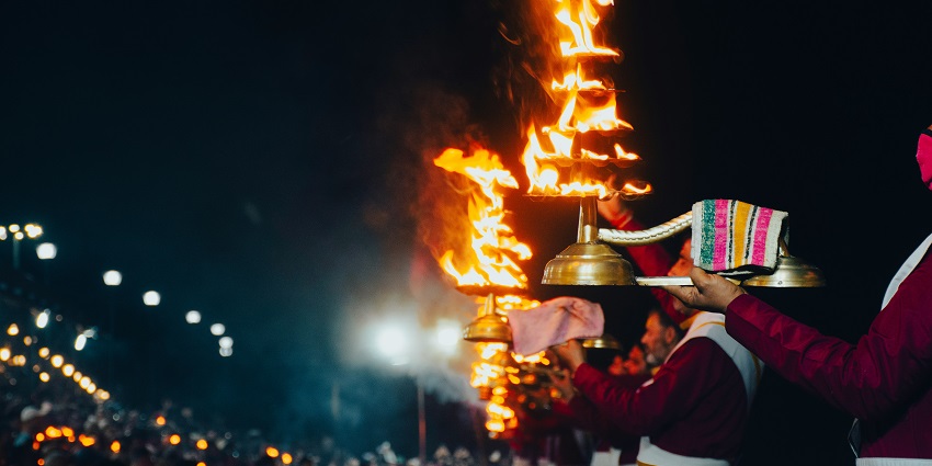 Witness the peaceful evening arti at one of the most revered Shiva temples in Kerala.
