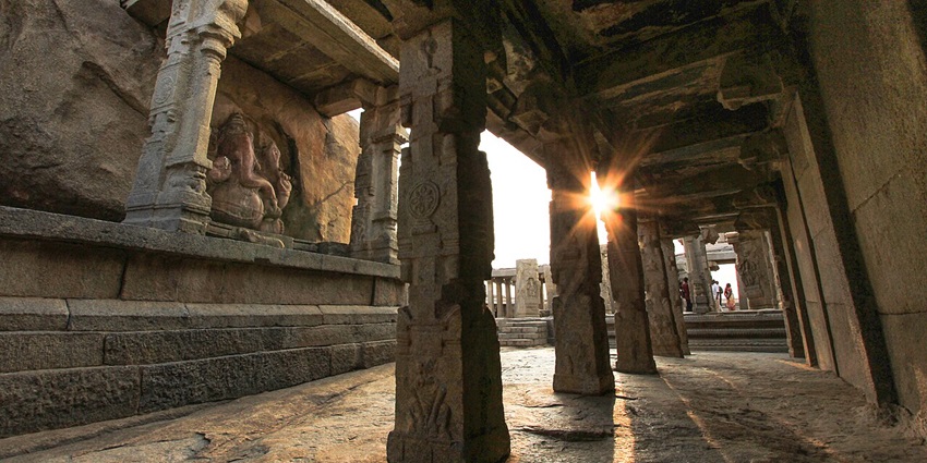 Image of the ancient rock hanging pillar inside the temples—thinsg to do in Lepakshi