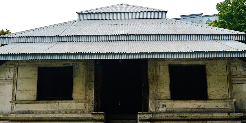 One of the best things to do in Male is exploring the historic Friday Mosque