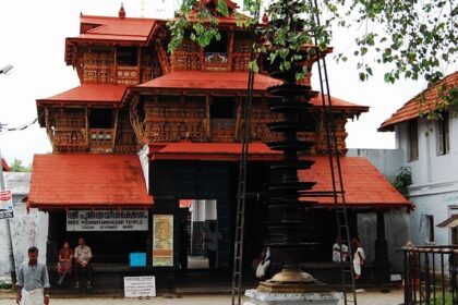 The temple has a lot of intricate carvings that one can admire on their visit to Kerala.