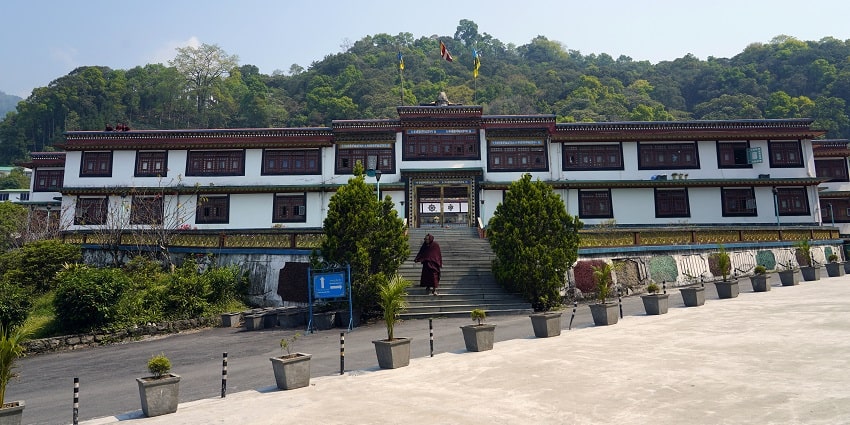 The miscellaneous factors, if kept in mind, make the experiences of Lingdum monastery even more memorable.