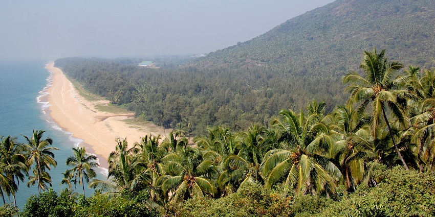 A hillock near Aralam Wildlife Sanctuary, Ezhimala is meant to beguile you with its beauty.