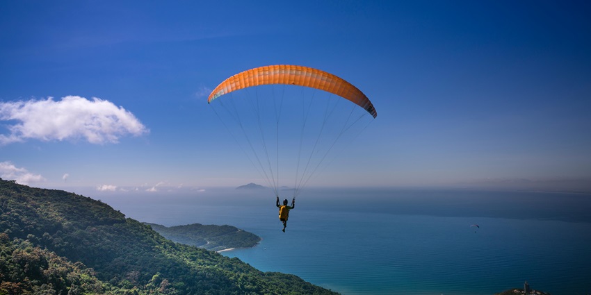 Paragliding in Pelling is a stirring activity that depends on various vital factors.