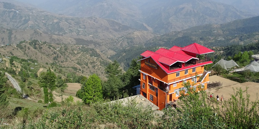 View of Fagu village in Kufri during daytime