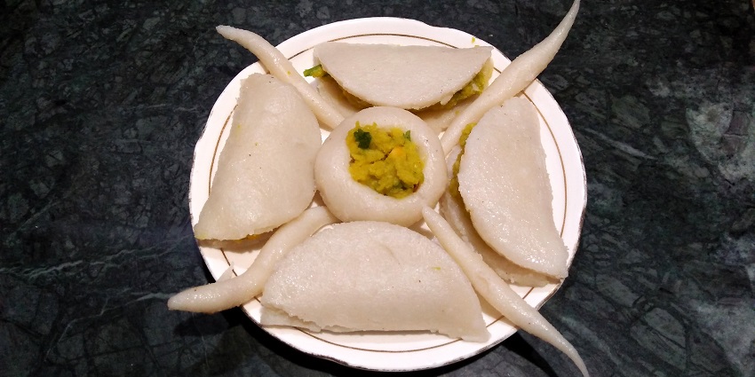Fara is one of the best street food in Raipur, perfect for visitors searching for spicy flavours