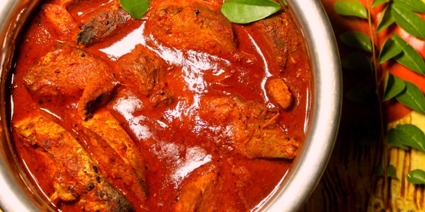 Fish curry is the most popular street food in Andaman for travellers to taste and enjoy.