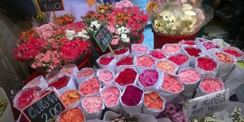 Thailand flower market Pak Khlong Talad, one of the places to see in Bangkok for couples.