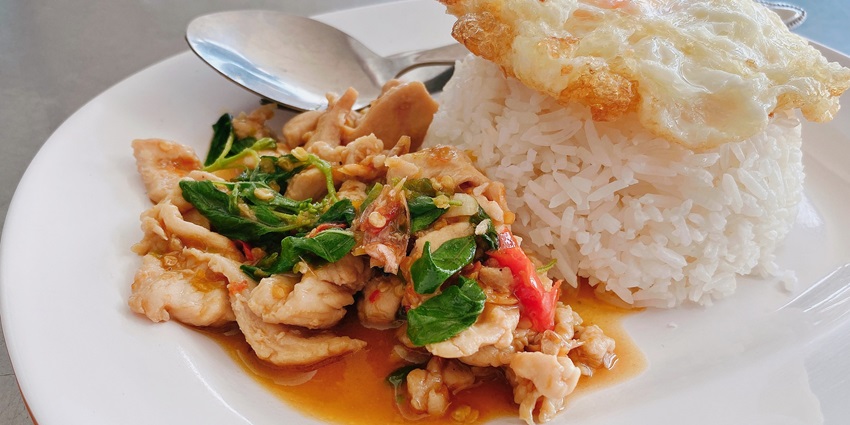 Various food joints and restaurants in Krabi offer yummy cuisines, both veg and non-veg.