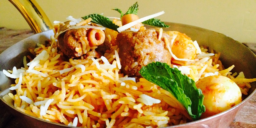 Enjoy delicious food at the restaurants near the famous Chingus Fort in Rajouri.