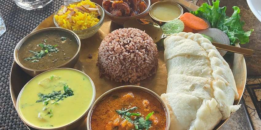 Don’t forget to try authentic food in Himachal Pradesh on your trip to Gondhla Fort.