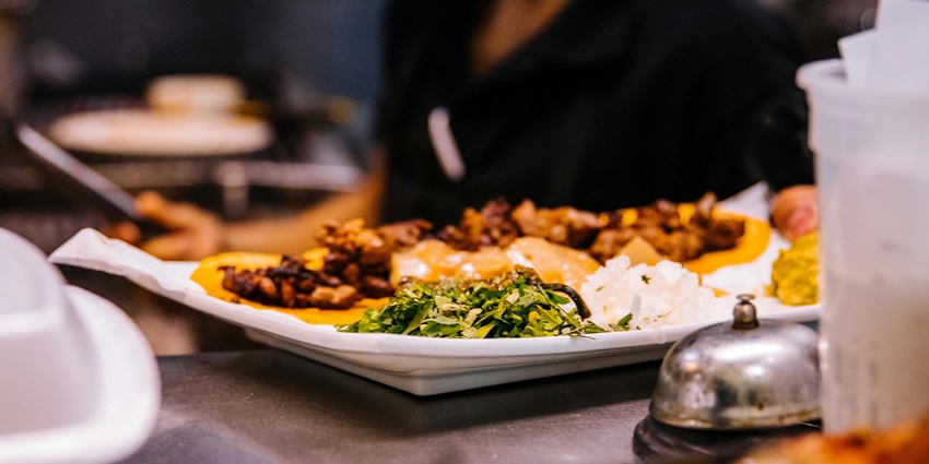 Cherish some delicious local cuisines at eating outlets available near the national park.