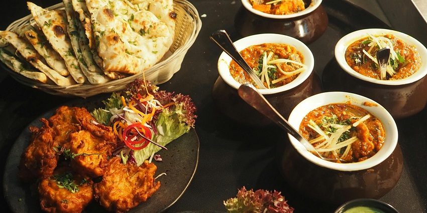 There are several eateries near the water parks in Delhi for a delightful experience.