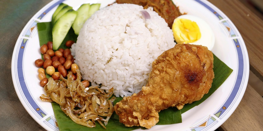 There are many dining options available near the Vizag Zoo for having a perfect meal.