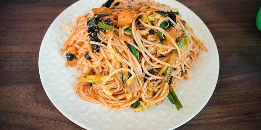 There are some eating joints available near the attraction to savour a hearty meal.