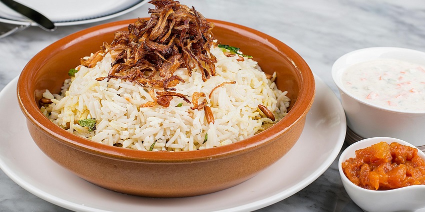 To try delicious local cuisines, you can head to some amazing restaurants near the park.