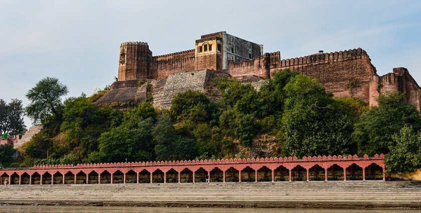 Witness the grandeur of the Chingus Fort on your next trip to Jammu and Kashmir.