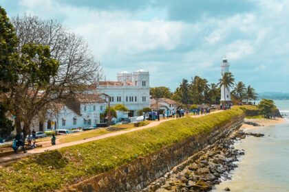 A breathtaking view of the pristine white and majestic tourist attraction of Sri Lanka.