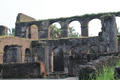 A captivating view of a fort in Goa surrounded by lush greenery during the daytime.