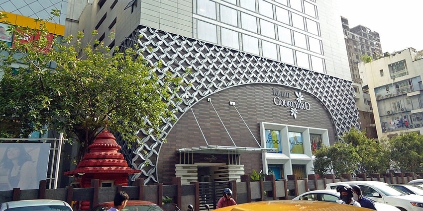 Forum courtyard in one of the shopping malls in Kolkata that reflects an authentic old charm