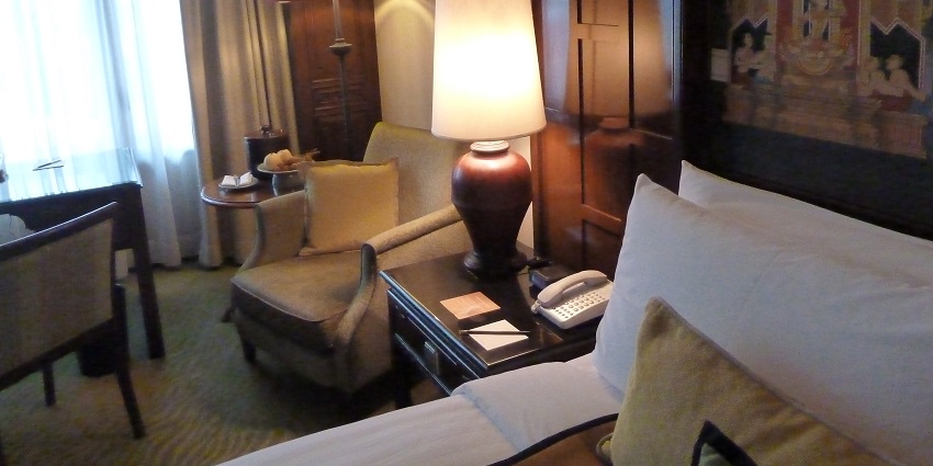 Four Seasons Hotel has comfortable and lavish stays for tourists coming for new year in Bangkok.