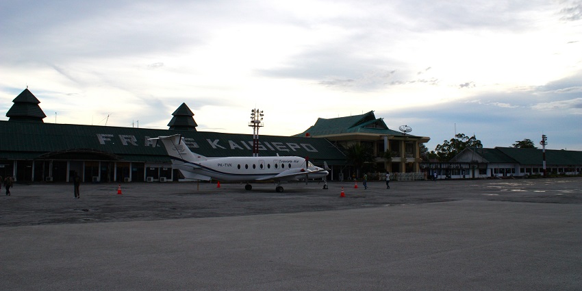 A plane serving flights to remote areas, as this airport is the primary transport hub to Papua