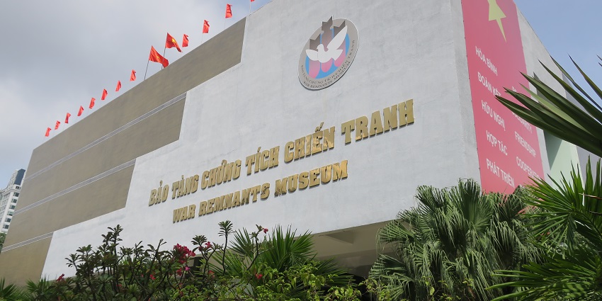 The front side of the War Remnants museum has its name put up in an aesthetic style.
