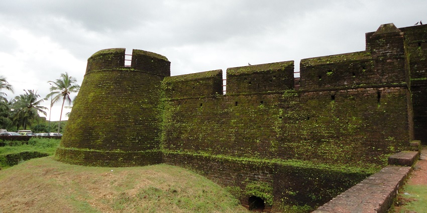 This fort displays its utmost beauty in the winter months with a pleasant weather and a bit drizzle