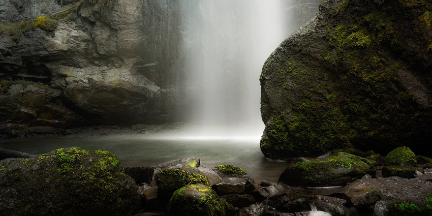 Gaidhar Waterfall is ideal for nature walks, picnics, and relaxation among places to visit in Tirthan valley.