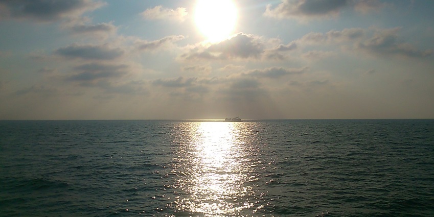 Stunning sunset view at Galle Face Green, a must-see spot for relaxation in Colombo.