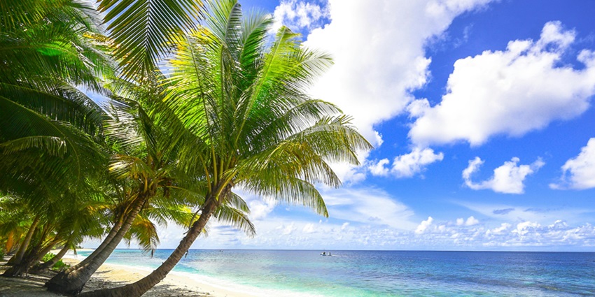 A serene view of turquoise-blue waters and pristine sands of Galle Face Green Beach.