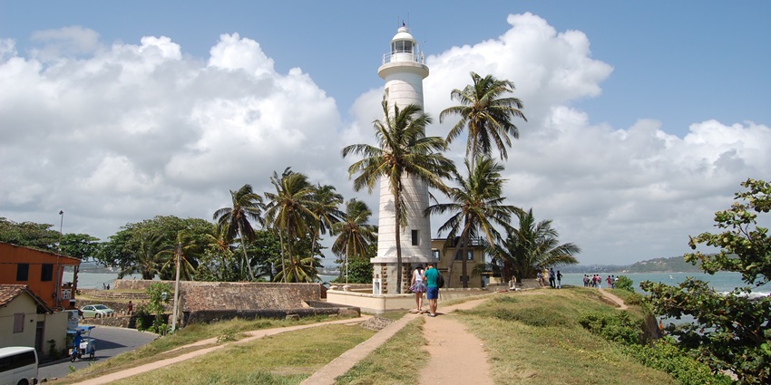 Cherishing sunset views from the Fort Lighthouse is one of the best things to do in Galle.