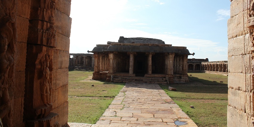 Ruins of Madhavaraya Swamy Temple in Gandikota, showcasing ancient architecture and history.