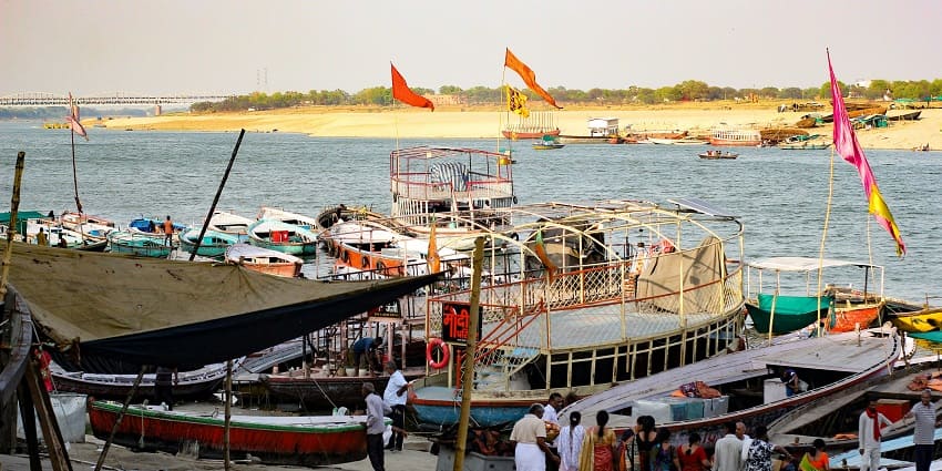 Garhmukhteshwar is a pilgrimage site situated on the banks of the sacred river Ganga.
