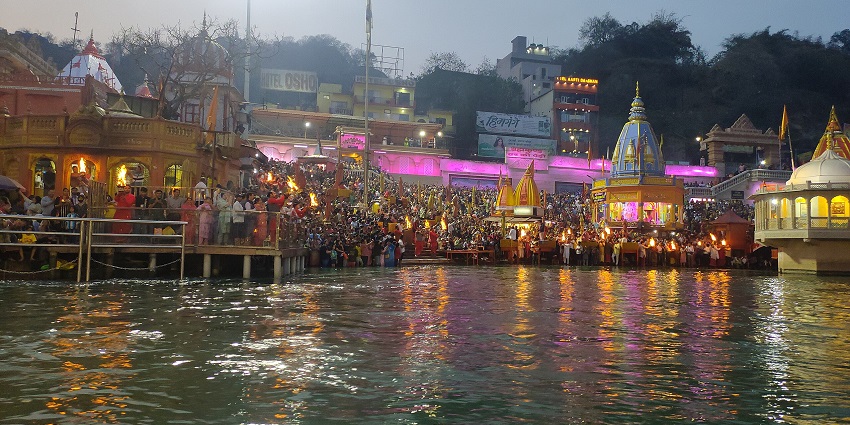 One of the spiritual places to visit near Delhi in May, Haridwar is a sacred pilgrimage site.