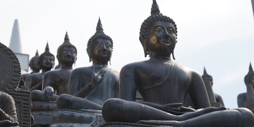 Gangaramaya Temple is one of the best places to visit in Colombo for spiritual souls.
