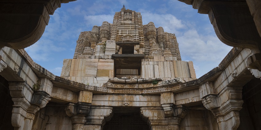 Visit the famous Gangeshwar Mahadev Temple and seek blessings with your loved ones.