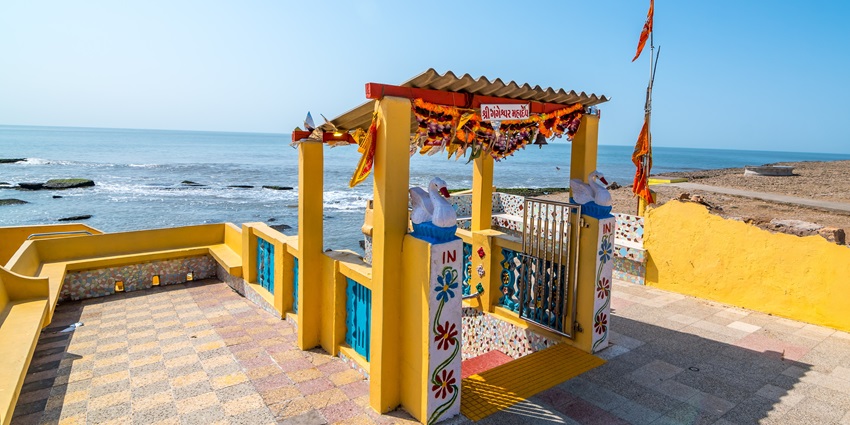 Gangeshwar Temple is one of the most significant places to visit near the Diu Fort.