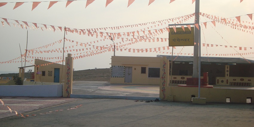 Gangeshwar Temple is dedicated to the holy deity of Lord Shiva, also known as Mahadev.