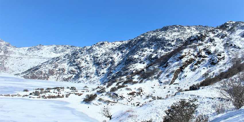 Snow-clad mountains of Gangtok, an ideal spot for trying bungee jumping in Sikkim.