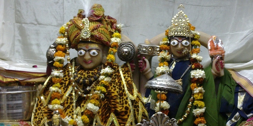 The inside darshan of the Gauri Shankar Temple where you can pay your respects