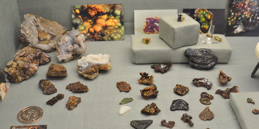 The Gem Museum is one of the famous shopping places in Colombo where you can purchase gems