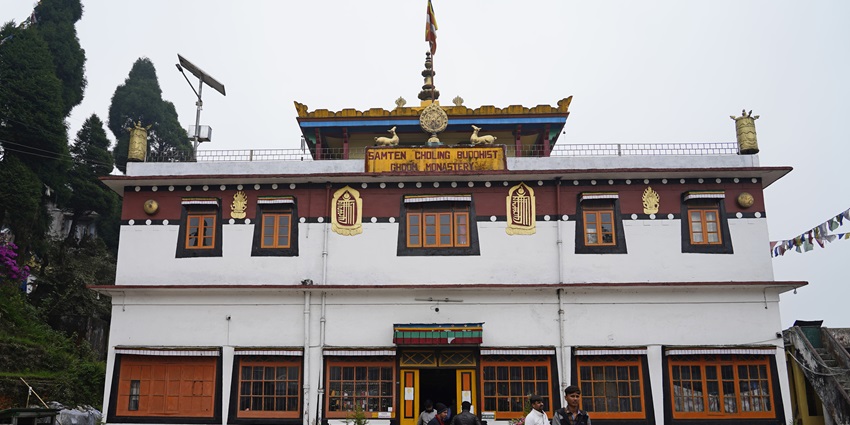 Traditional Tibetan-style facade of Samten Choeling Monastery (Ghoom), Darjeeling hills.